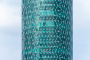 Deutschland, Hessen, Frankfurt, der Westhafen Tower ist ein Hochhaus im Gutleutviertel. Deutschland, Hessen, Frankfurt, der Westhafen Tower ist ein Hochhaus im Gutleutviertel.